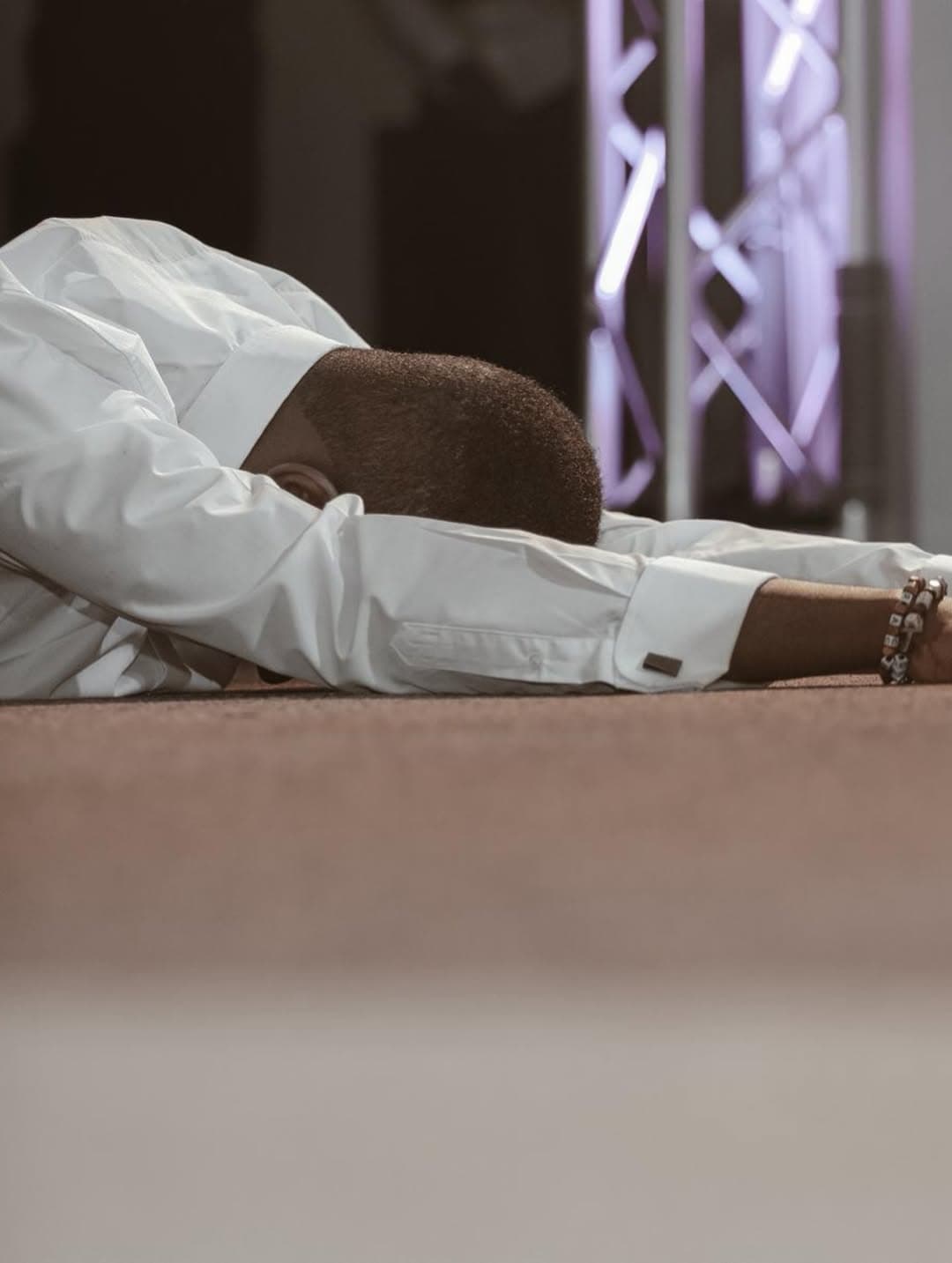 Dindu Okechukwu - Worship Ministration